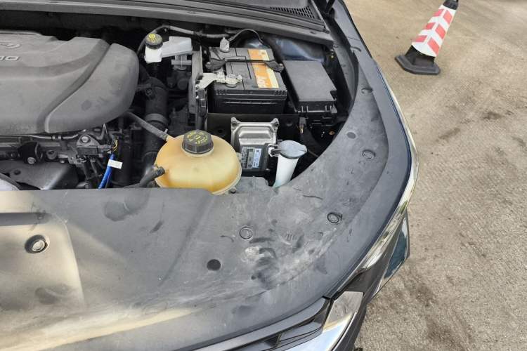 Used Wuling Victory 2020 1.5T CVT Flagship Edition Engine Bay Left