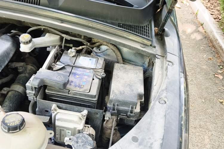 Used Wuling Victory 2020 1.5T CVT Flagship Edition Engine Bay Left