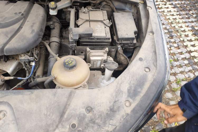 Used Wuling Victory 2020 1.5T CVT Flagship Edition Engine Bay Left