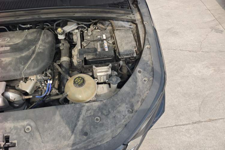 Used Wuling Victory 2020 1.5T CVT Flagship Edition Engine Bay Left