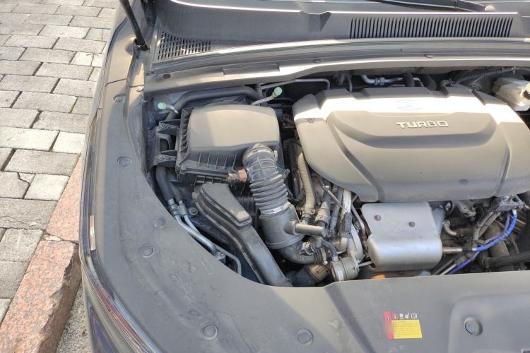 Used Wuling Victory 2020 1.5T CVT Flagship Edition Engine Bay Right