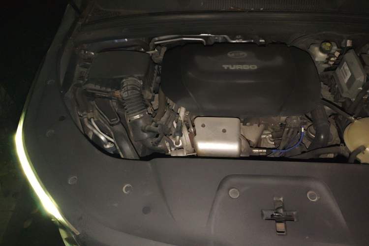 Used Wuling Victory 2020 1.5T CVT Flagship Edition Engine Bay Right