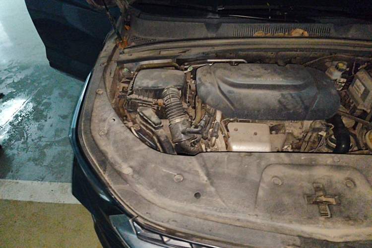 Used Wuling Victory 2020 1.5T CVT Flagship Edition Engine Bay Right