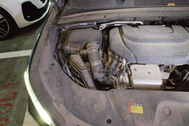 Used Wuling Victory 2020 1.5T CVT Flagship Edition Engine Bay Right