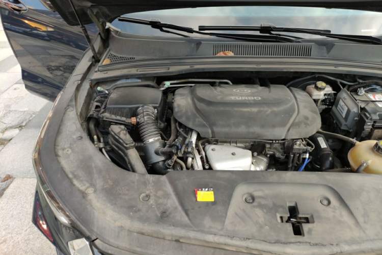 Used Wuling Victory 2020 1.5T CVT Flagship Edition Engine Bay Right