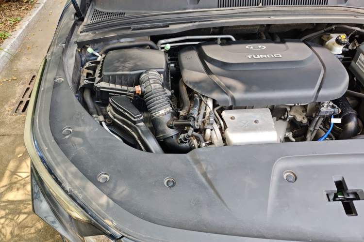 Used Wuling Victory 2020 1.5T CVT Flagship Edition Engine Bay Right