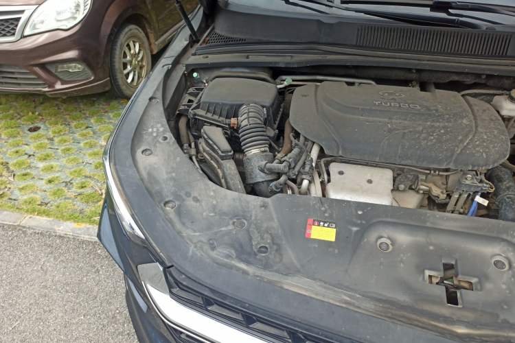 Used Wuling Victory 2020 1.5T Manual Elite Edition Engine Bay Right