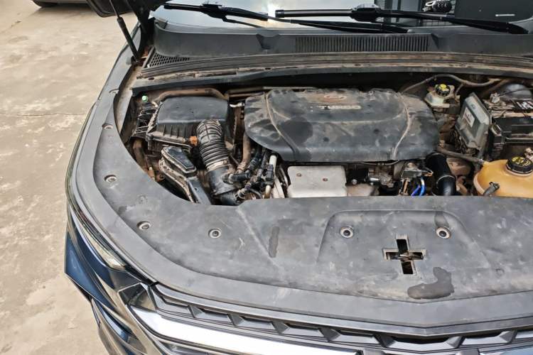 Used Wuling Victory 2020 1.5T CVT Flagship Edition Engine Bay Right