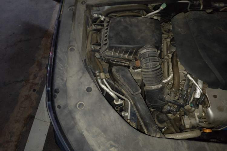 Used Wuling Victory 2020 1.5T CVT Flagship Edition Engine Bay Right