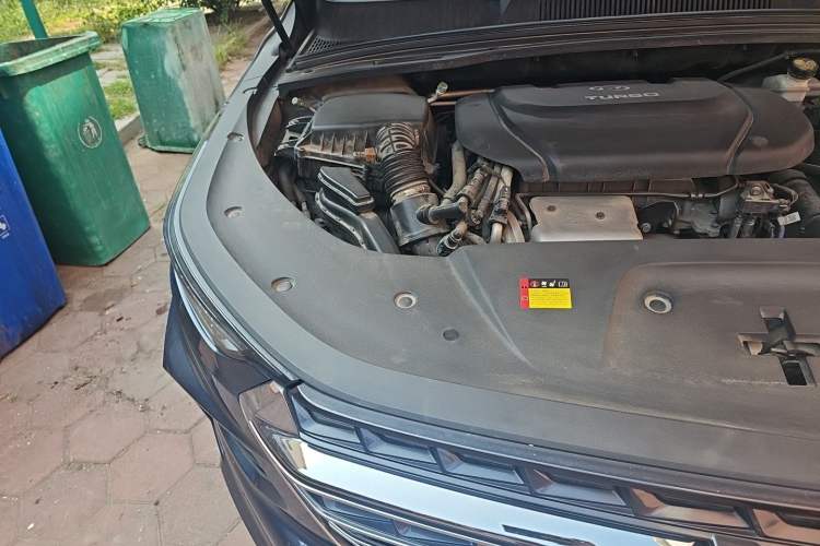 Used Wuling Victory 2020 1.5T CVT Flagship Edition Engine Bay Right