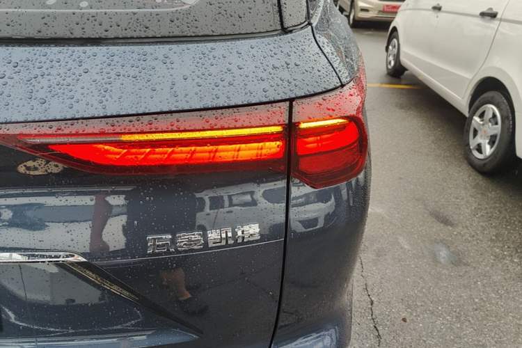 Used Wuling Victory 2020 1.5T CVT Flagship Edition Exterior 3