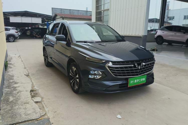 Used Wuling Victory 2020 1.5T CVT Flagship Edition Front Right 45 Deg