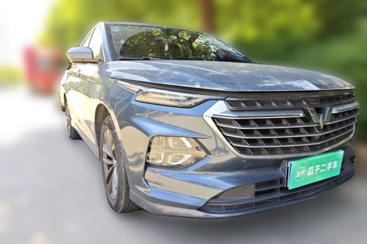 Used Wuling Victory 2020 1.5T CVT Luxury Model Front Right 45 Deg