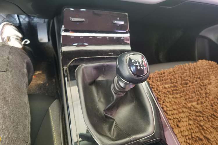 Used Wuling Victory 2020 1.5T Manual Elite Edition Gear Lever