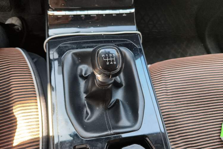 Used Wuling Victory 2020 1.5T Manual Elite Edition Gear Lever