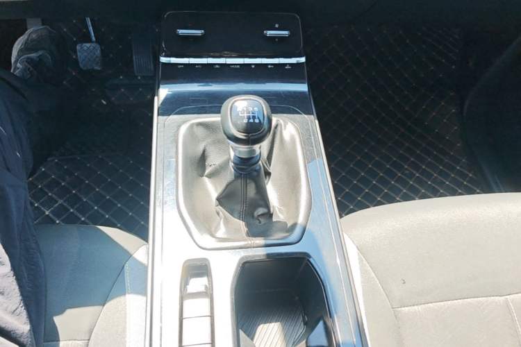 Used Wuling Victory 2020 1.5T Manual Elite Edition Gear Lever