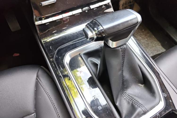 Used Wuling Victory 2020 1.5T CVT Luxury Model Gear Lever