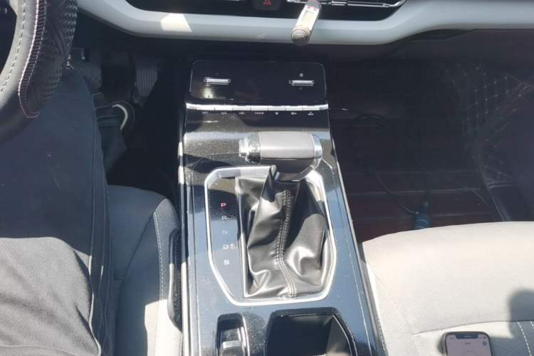 Used Wuling Victory 2020 1.5T CVT Elite Model Gear Lever