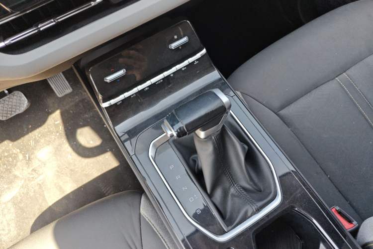 Used Wuling Victory 2020 1.5T CVT Elite Model Gear Lever