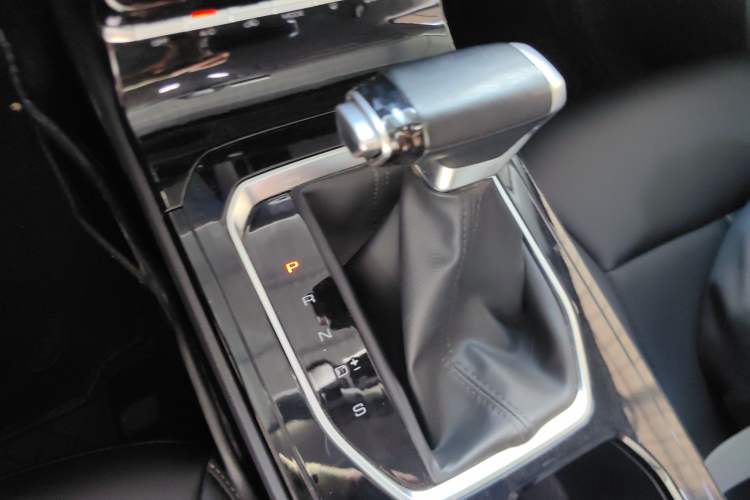 Used Wuling Victory 2020 1.5T CVT Luxury Model Gear Lever
