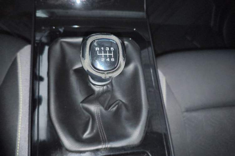 Used Wuling Victory 2020 1.5T Manual Elite Edition Gear Lever