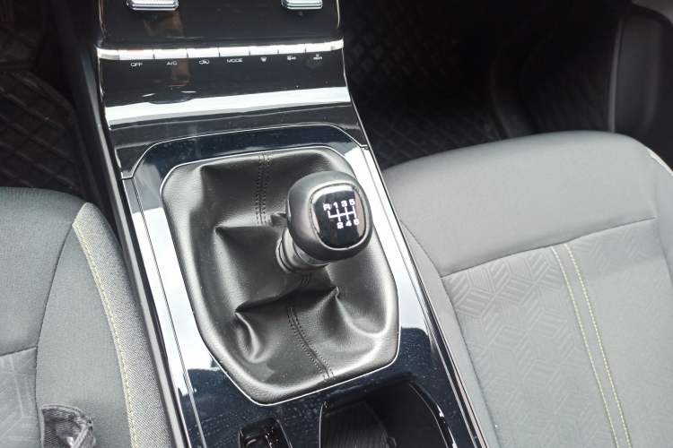 Used Wuling Victory 2020 1.5T Manual Elite Edition Gear Lever