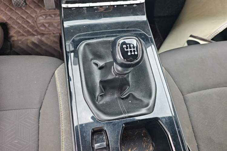 Used Wuling Victory 2020 1.5T Manual Elite Edition Gear Lever