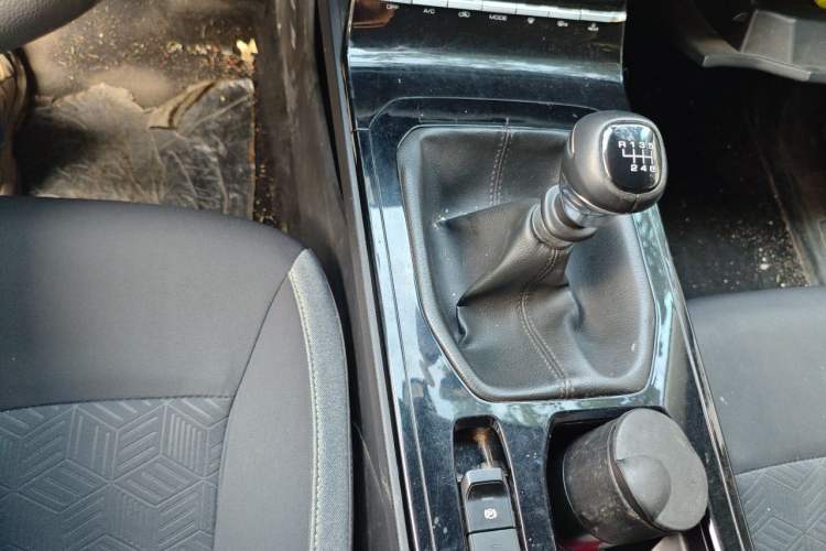 Used Wuling Victory 2020 1.5T Manual Elite Edition Gear Lever
