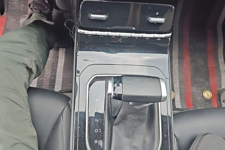 Used Wuling Victory 2020 1.5T CVT Luxury Model Gear Lever