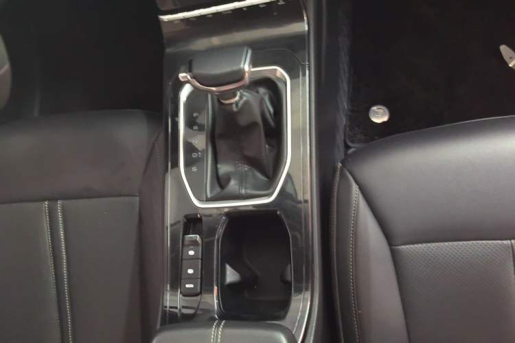 Used Wuling Victory 2020 1.5T CVT Luxury Model Gear Lever