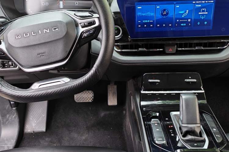 Used Wuling Victory 2020 1.5T CVT Flagship Edition Interior 2