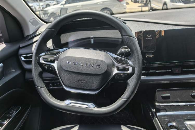 Used Wuling Victory 2020 1.5T CVT Flagship Edition Interior 2