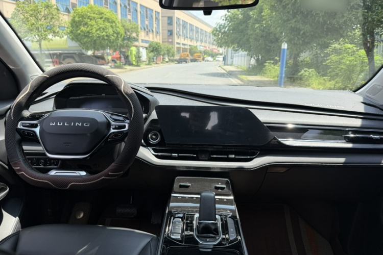 Used Wuling Victory 2020 1.5T CVT Flagship Edition Interior 3