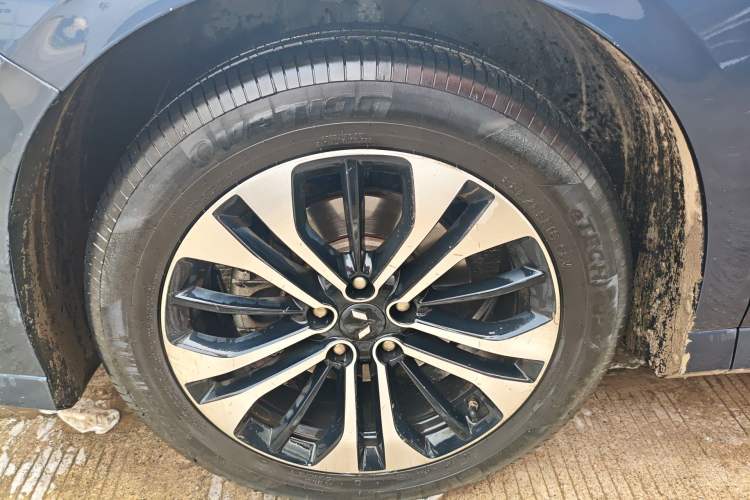 Used Wuling Victory 2020 1.5T CVT Flagship Edition Left Front Wheel Hub