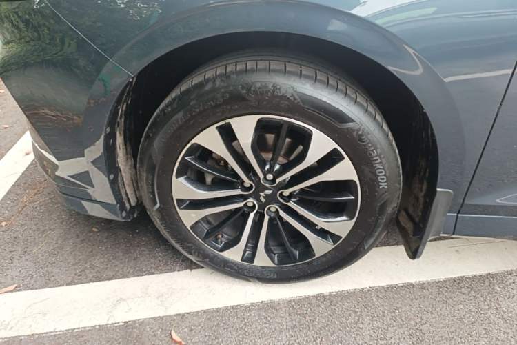 Used Wuling Victory 2020 1.5T CVT Flagship Edition Left Front Wheel Hub