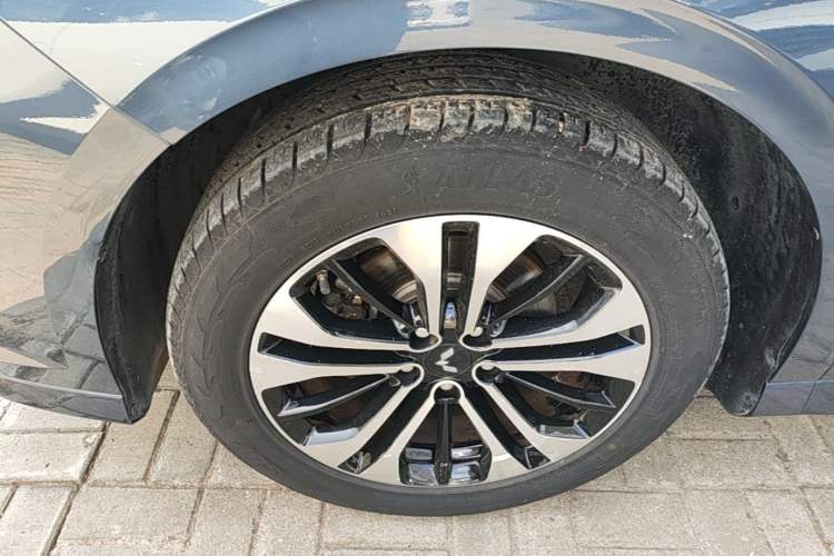 Used Wuling Victory 2020 1.5T CVT Flagship First-Class Model Left Front Wheel Hub