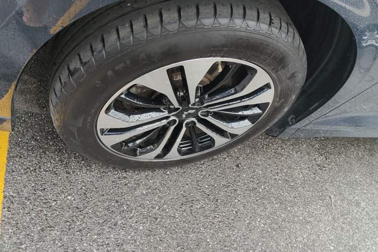 Used Wuling Victory 2020 1.5T CVT Flagship Edition Left Front Wheel Hub
