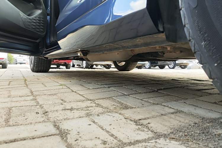 Used Wuling Victory 2020 1.5T CVT Flagship First-Class Model Left Side Sill