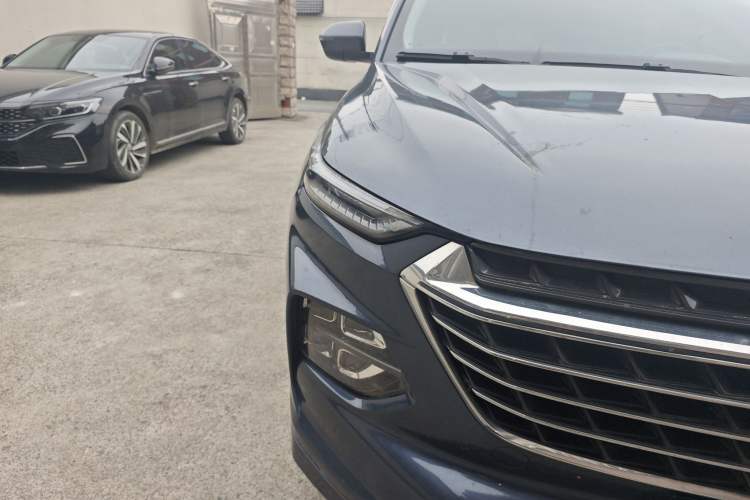 Used Wuling Victory 2020 1.5T CVT Flagship Edition Right Front Headlight
