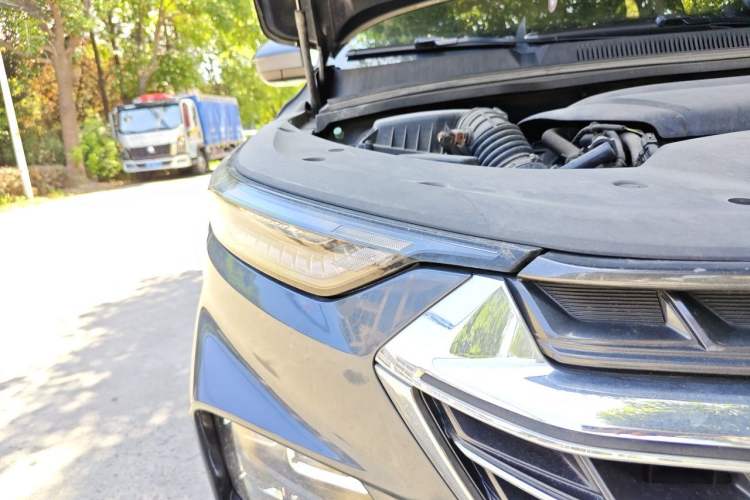 Used Wuling Victory 2020 1.5T CVT Luxury Model Right Front Headlight