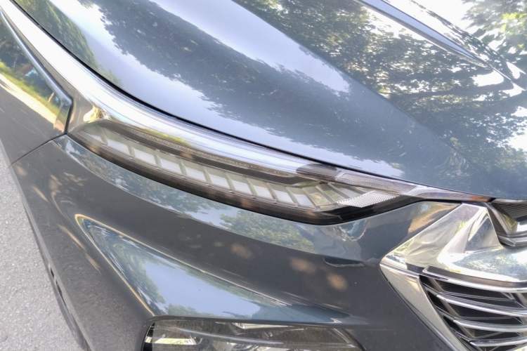 Used Wuling Victory 2020 1.5T CVT Flagship Edition Right Front Headlight