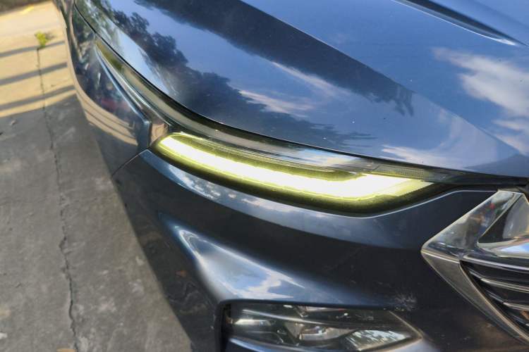 Used Wuling Victory 2020 1.5T CVT Flagship Edition Right Front Headlight