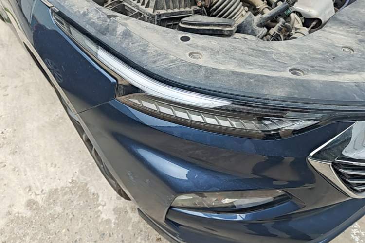 Used Wuling Victory 2020 1.5T CVT Luxury Model Right Front Headlight