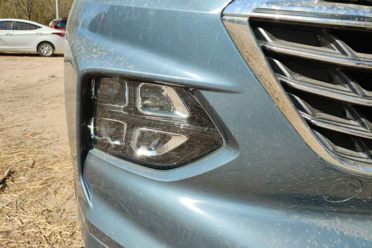 Used Wuling Victory 2020 1.5T CVT Luxury Model Right Front Headlight