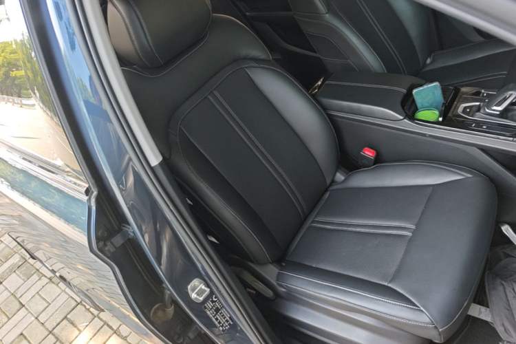 Used Wuling Victory 2020 1.5T CVT Flagship Edition Right Front Seat