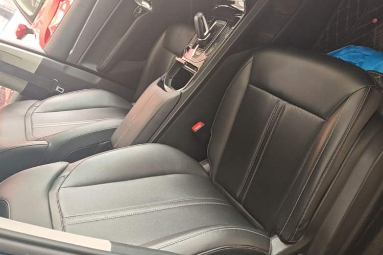 Used Wuling Victory 2020 1.5T CVT Flagship Edition Right Front Seat