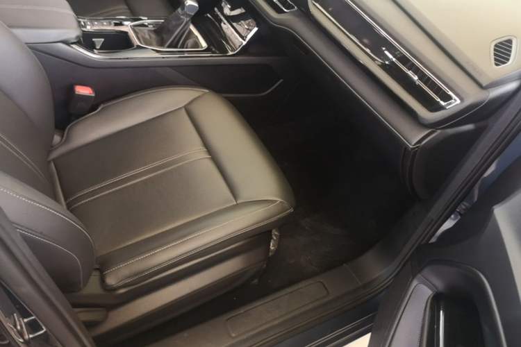 Used Wuling Victory 2020 1.5T CVT Luxury Model Right Front Seat