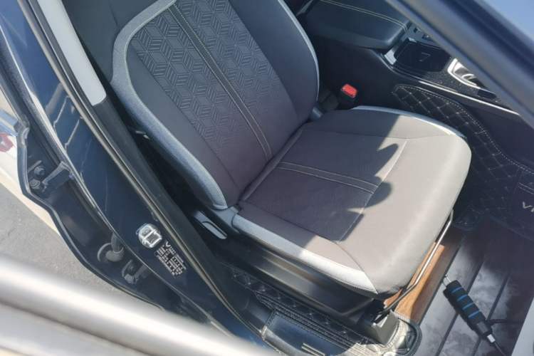 Used Wuling Victory 2020 1.5T CVT Elite Model Right Front Seat