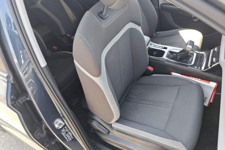 Used Wuling Victory 2020 1.5T CVT Elite Model Right Front Seat