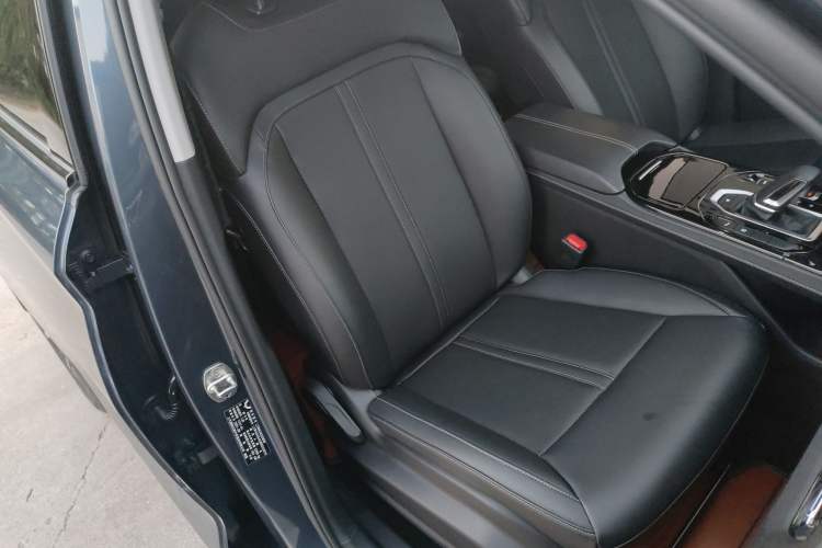 Used Wuling Victory 2020 1.5T CVT Flagship Edition Right Front Seat